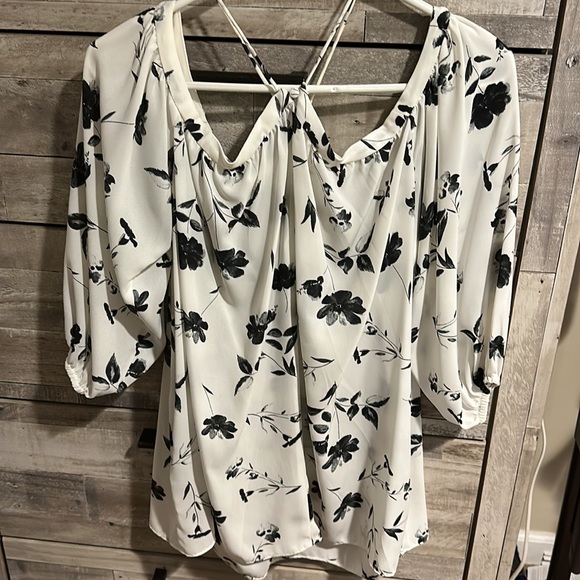 White Off-the-shoulder Shirt - Picture 4 of 4